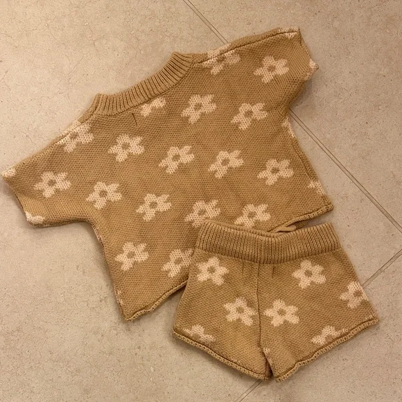 Winnie + Crew Summer Knit Set in Floral - Picture 4 of 4